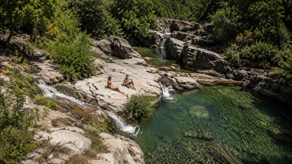 Où se baigner dans les cévennes : rivières et cascades à découvrir